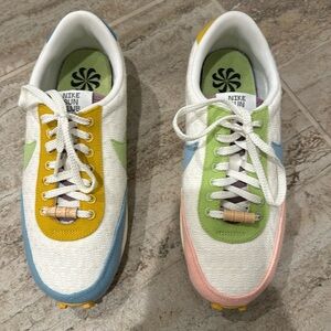Nike and Sun Club  Women’s Daybreak SE Sun Club Sneakers Size 6.5